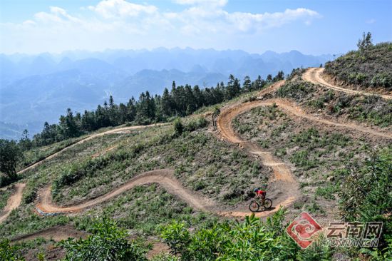 山地车速降山地车照片云南西畴：小城办大赛 体旅杏彩体育买球软件融合活力足(图5)